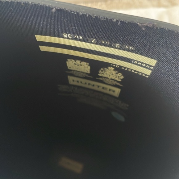 Tall navy Hunter rain boots - Picture 3 of 5
